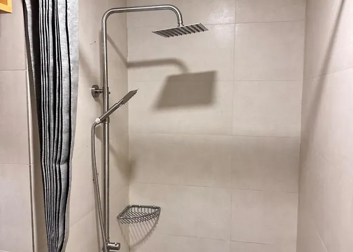 Near Rockwell 1br With Balconymodern Minimalist * Manila